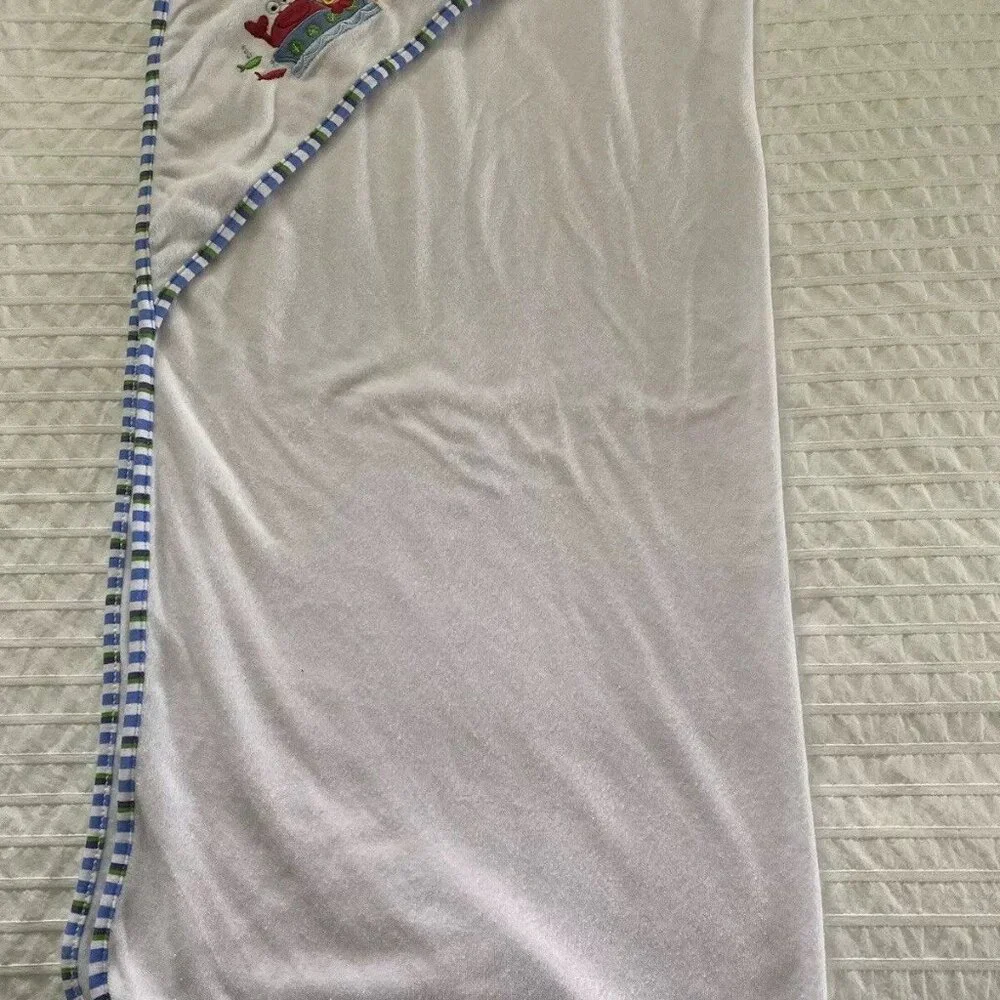 Babies R Us 2012 White With‎ Blue Trim Lobster Hooded Towel Size 28